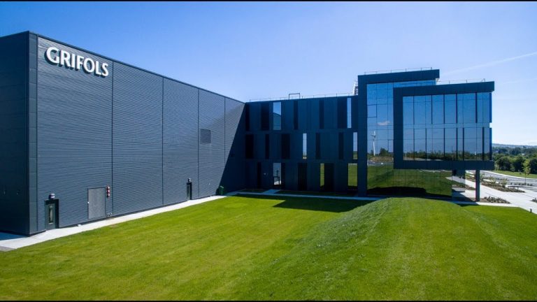 Grifols International Logistics Centre - APA Facade Systems