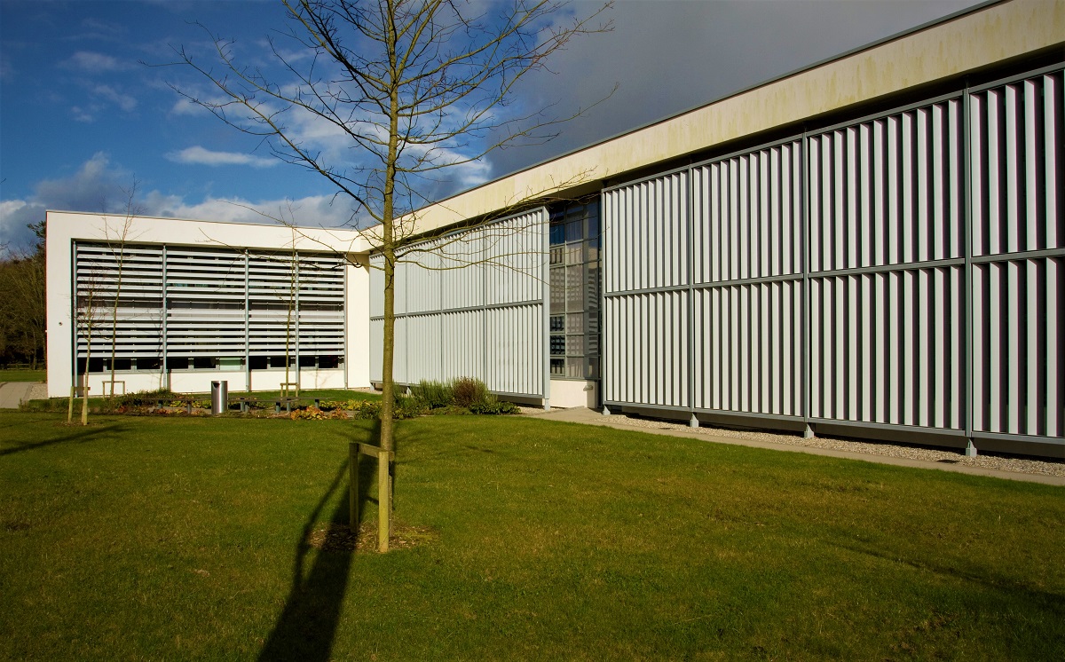 vertical and horizontal solar shading - apa facade systems