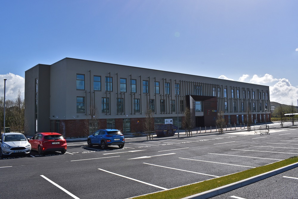 6 Impressive Window System Projects-Enniscorthy Primary Care Centre